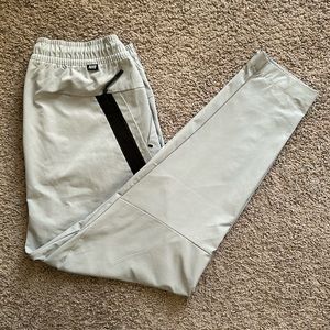 Nike Sportswear Tech Essentials Woven Pants